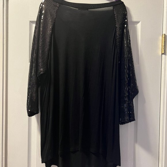 Evelie Black Sequin Raglan Tee - NWT - Picture 4 of 5